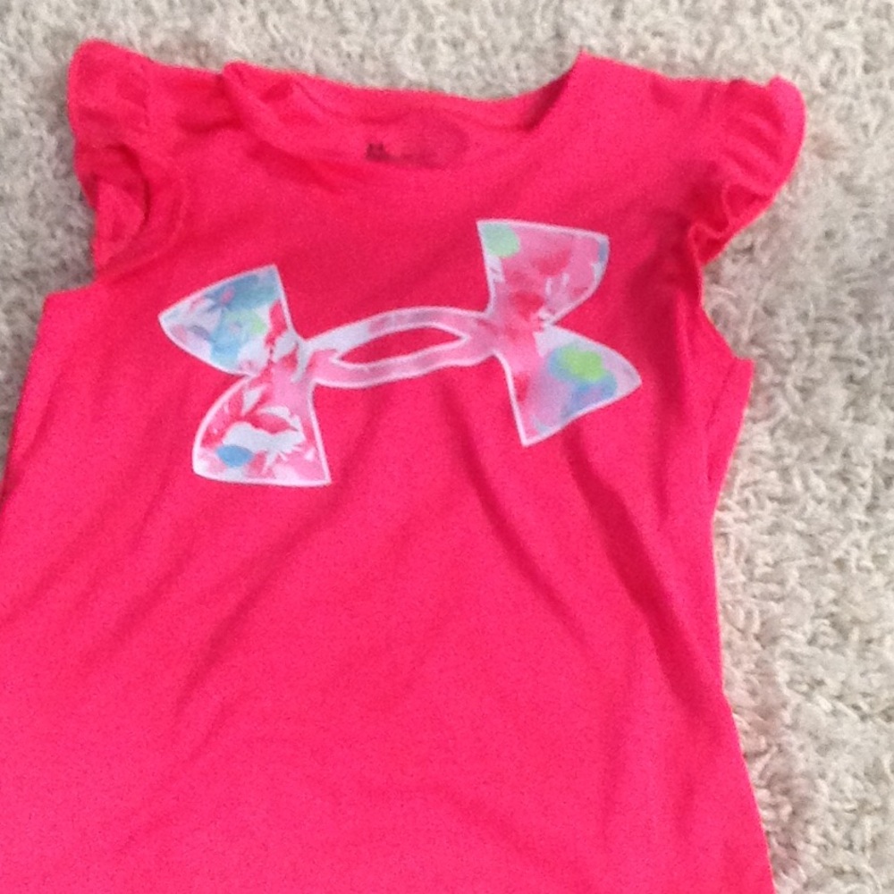 Girls under Armour t shirt